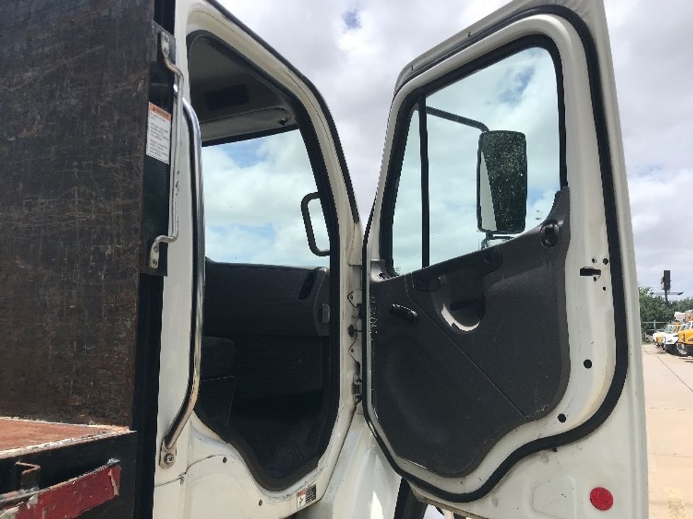 Flatbed Truck-Light and Medium Duty Trucks-Freightliner-2020-M2-Houston-TX-229,003\n\t\tmiles-$ 48,250 - Image 18
