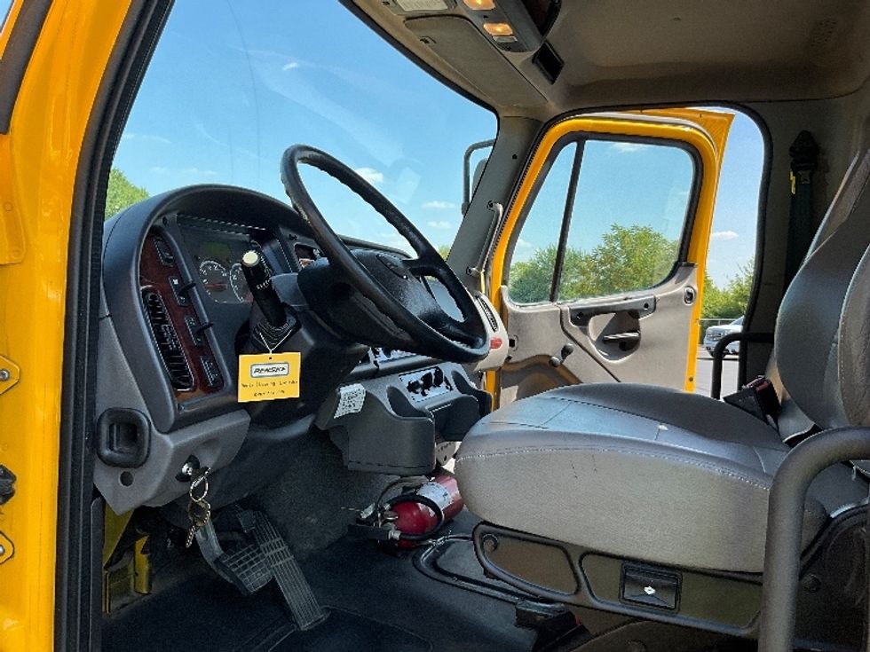 Flatbed Truck-Light and Medium Duty Trucks-Freightliner-2020-M2-Indianapolis-IN-162,232\n\t\tmiles-$ 44,250 - Image 17