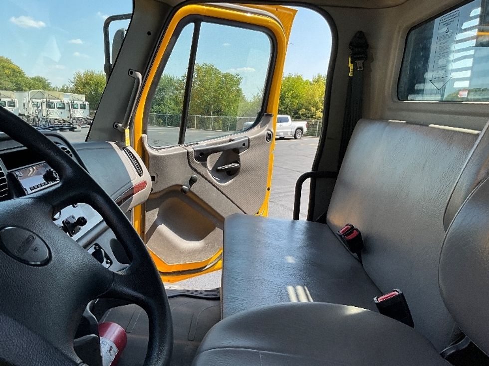 Flatbed Truck-Light and Medium Duty Trucks-Freightliner-2020-M2-Indianapolis-IN-162,232\n\t\tmiles-$ 44,250 - Image 19