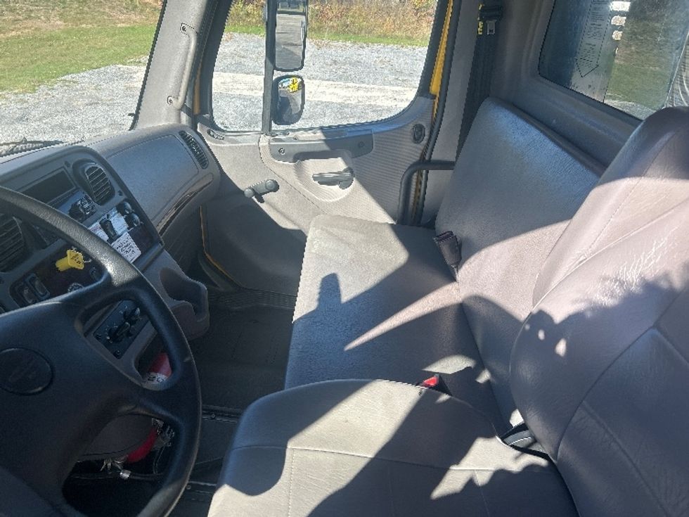 Flatbed Truck-Light and Medium Duty Trucks-Freightliner-2020-M2-Jessup-PA-149,921\n\t\tmiles-$ 44,000 - Image 17
