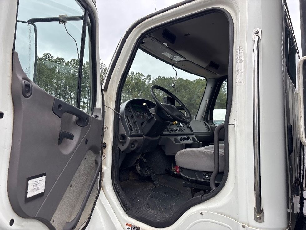 Flatbed Truck-Light and Medium Duty Trucks-Freightliner-2020-M2-Kennesaw-GA-187,203\n\t\tmiles-$ 62,750 - Image 12