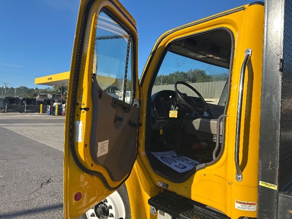 Flatbed Truck-Light and Medium Duty Trucks-Freightliner-2020-M2-Knoxville-TN-160,237\n\t\tmiles-$ 51,750 - Image 16