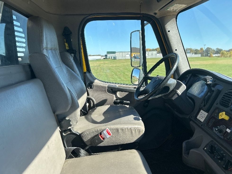 Flatbed Truck-Light and Medium Duty Trucks-Freightliner-2020-M2-Louisville-KY-148,246\n\t\tmiles-$ 51,500 - Image 22