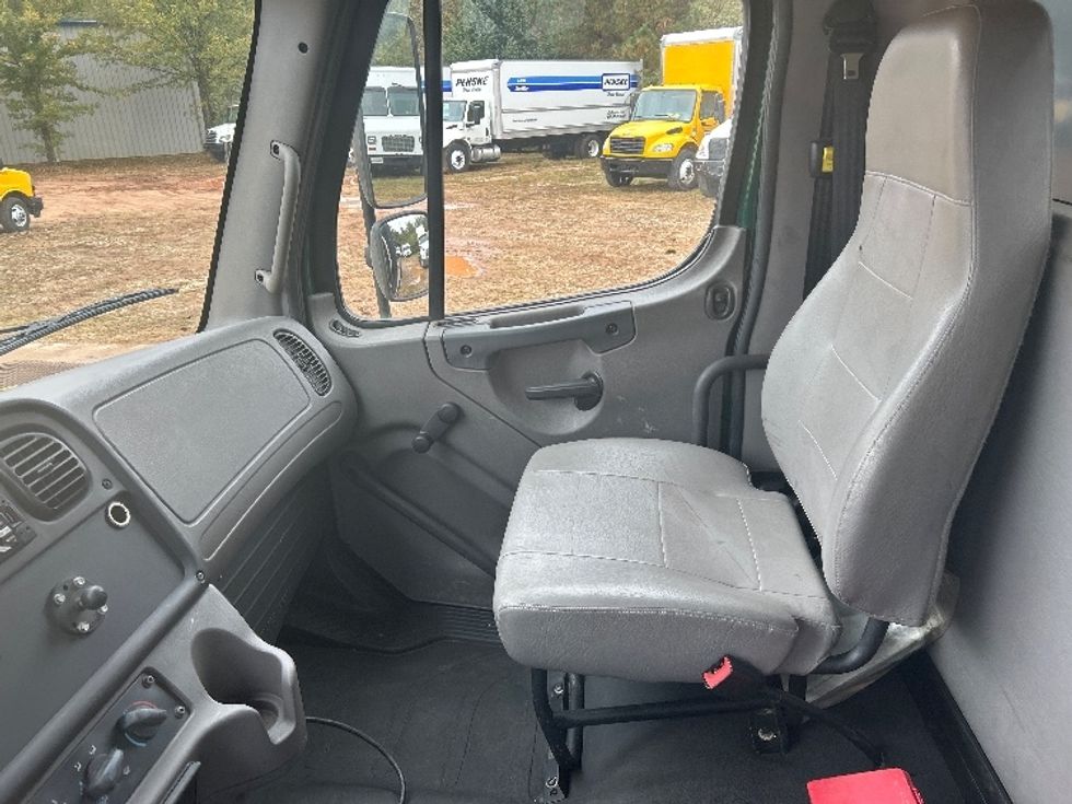 Flatbed Truck-Light and Medium Duty Trucks-Freightliner-2020-M2-Mcdonough-GA-160,674\n\t\tmiles-$ 68,000 - Image 17