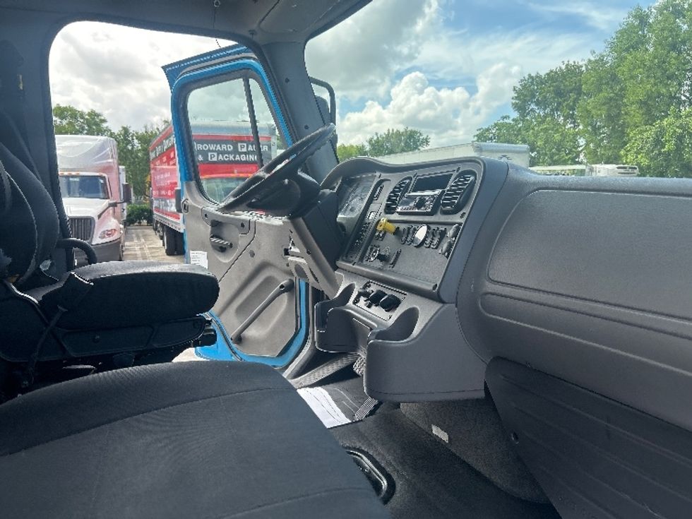 Flatbed Truck-Light and Medium Duty Trucks-Freightliner-2020-M2-Medley-FL-165,454\n\t\tmiles-$ 75,500 - Image 21