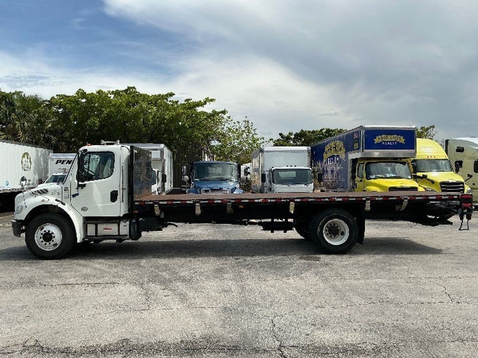 Flatbed Truck-Light and Medium Duty Trucks-Freightliner-2020-M2-Medley-FL-182,945\n\t\tmiles-$ 40,500 - Image 4