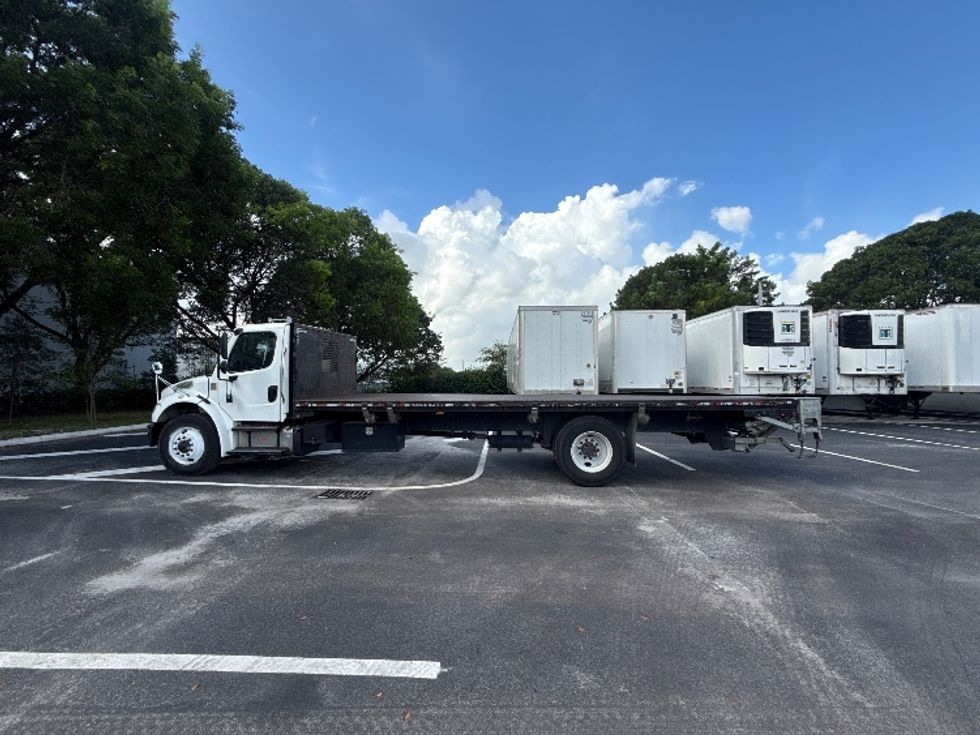 Flatbed Truck-Light and Medium Duty Trucks-Freightliner-2020-M2-Medley-FL-208,571\n\t\tmiles-$ 26,750 - Image 4