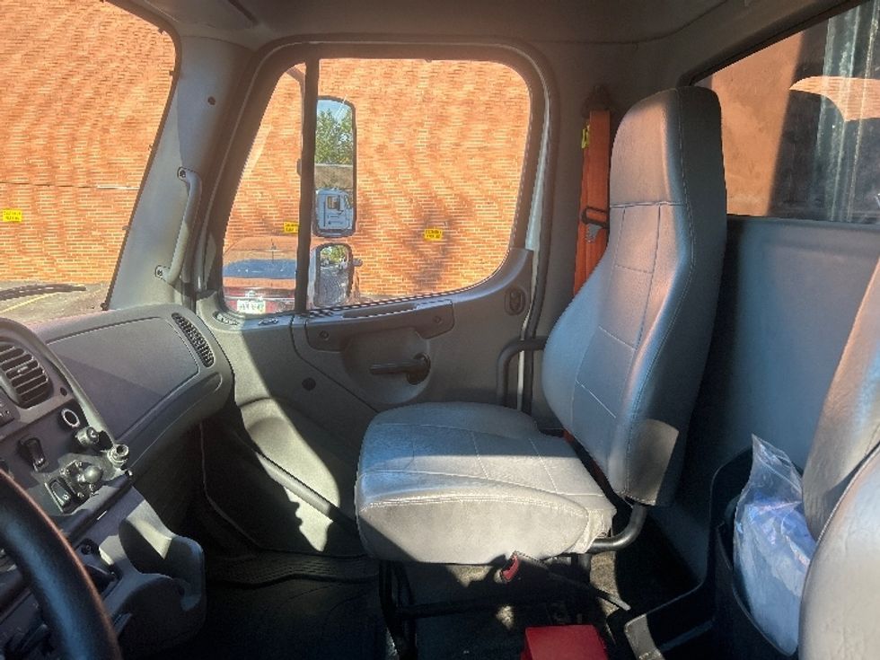 Flatbed Truck-Light and Medium Duty Trucks-Freightliner-2020-M2-Middlefield-OH-168,963\n\t\tmiles-$ 44,000 - Image 15