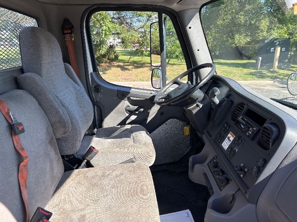 Flatbed Truck-Light and Medium Duty Trucks-Freightliner-2020-M2-Mississauga-ON-108,698\n\t\tkm-$ 82,750 - Image 15