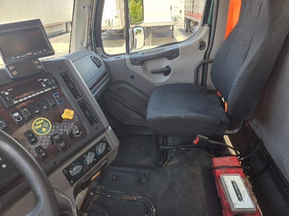 Flatbed Truck-Light and Medium Duty Trucks-Freightliner-2020-M2-Mobile-AL-236,370\n\t\tmiles-$ 55,750 - Image 15