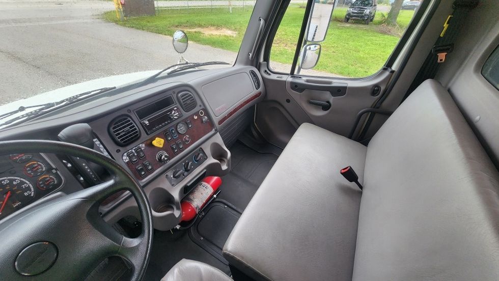 Flatbed Truck-Light and Medium Duty Trucks-Freightliner-2020-M2-Ocala-FL-37,597\n\t\tmiles-$ 70,500 - Image 19