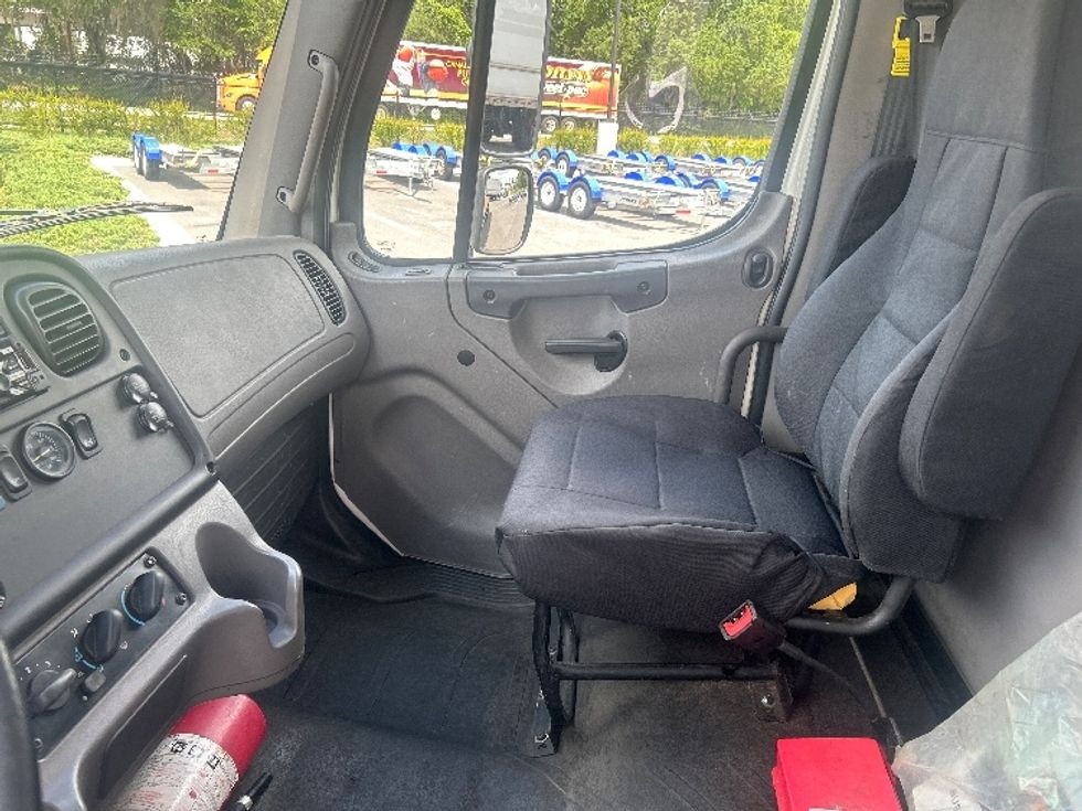 Flatbed Truck-Light and Medium Duty Trucks-Freightliner-2020-M2-Ocala-FL-60,055\n\t\tmiles-$ 64,750 - Image 17