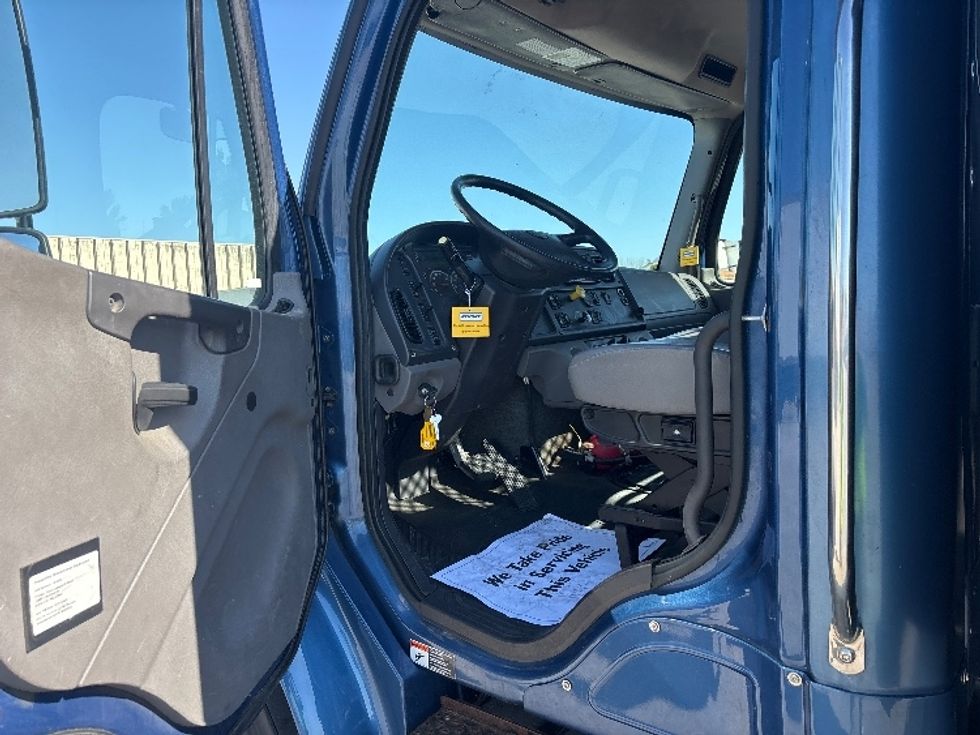 Flatbed Truck-Light and Medium Duty Trucks-Freightliner-2020-M2-Poplar Bluff-MO-336,453\n\t\tmiles-$ 22,500 - Image 11