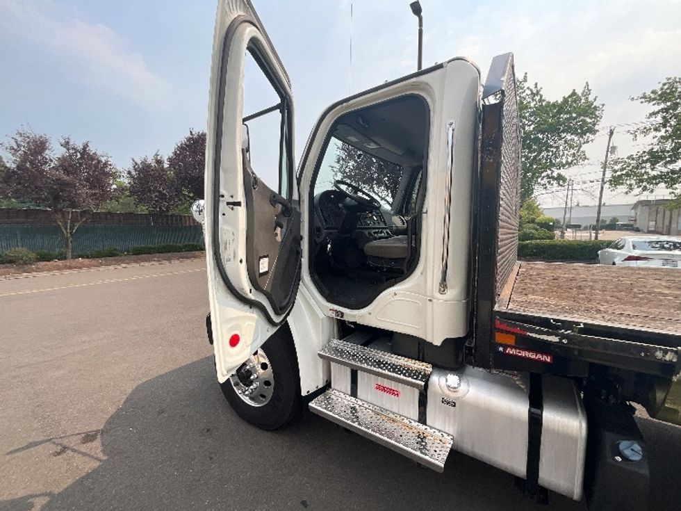 Flatbed Truck-Light and Medium Duty Trucks-Freightliner-2020-M2-Portland-OR-154,872\n\t\tmiles-$ 70,500 - Image 12