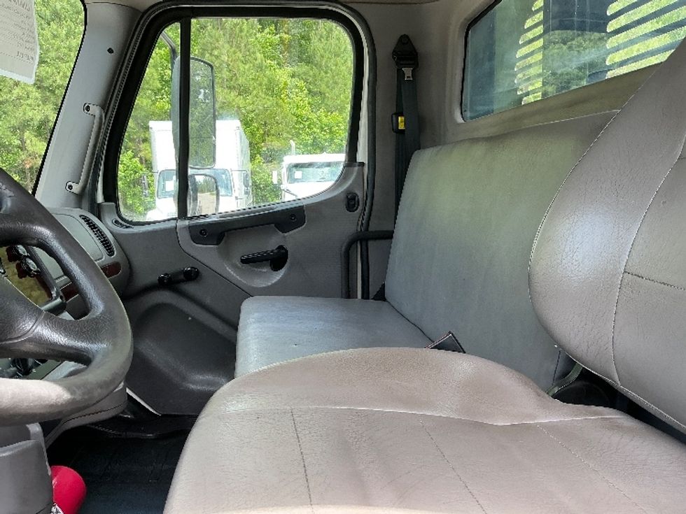 Flatbed Truck-Light and Medium Duty Trucks-Freightliner-2020-M2-Prince George-VA-177,953\n\t\tmiles-$ 43,500 - Image 19