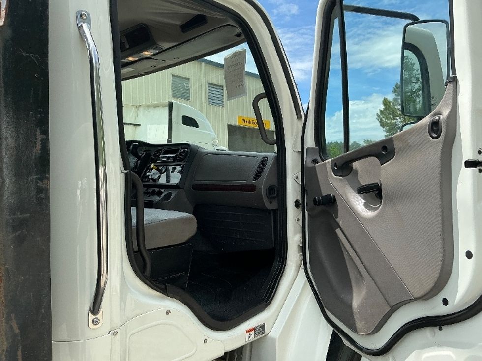 Flatbed Truck-Light and Medium Duty Trucks-Freightliner-2020-M2-Prince George-VA-177,953\n\t\tmiles-$ 43,500 - Image 20