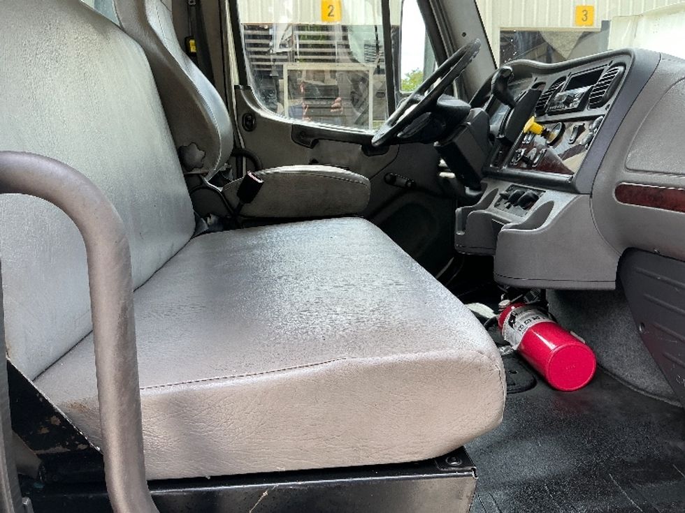 Flatbed Truck-Light and Medium Duty Trucks-Freightliner-2020-M2-Prince George-VA-177,953\n\t\tmiles-$ 43,500 - Image 22