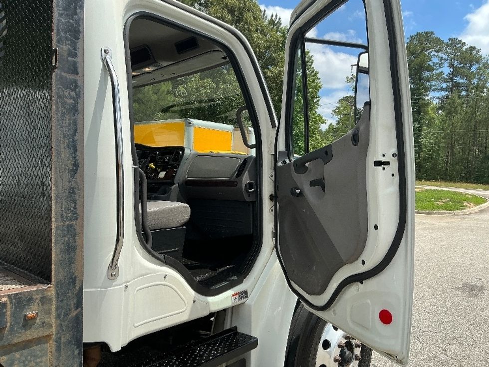 Flatbed Truck-Light and Medium Duty Trucks-Freightliner-2020-M2-Prince George-VA-192,304\n\t\tmiles-$ 38,500 - Image 17