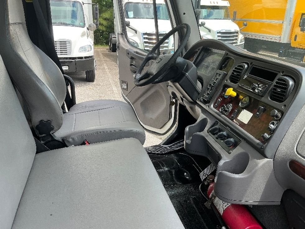 Flatbed Truck-Light and Medium Duty Trucks-Freightliner-2020-M2-Prince George-VA-192,304\n\t\tmiles-$ 38,500 - Image 19