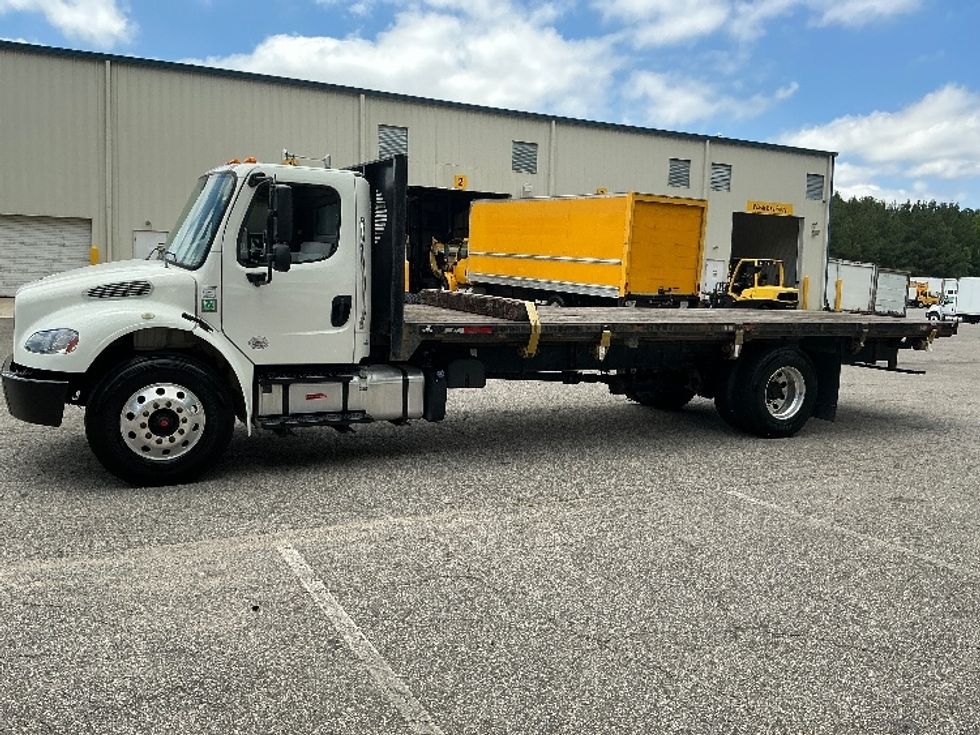 Flatbed Truck-Light and Medium Duty Trucks-Freightliner-2020-M2-Prince George-VA-192,304\n\t\tmiles-$ 38,500 - Image 4
