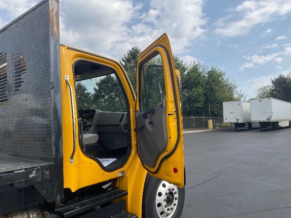 Flatbed Truck-Light and Medium Duty Trucks-Freightliner-2020-M2-Reading-PA-147,070\n\t\tmiles-$ 44,500 - Image 17