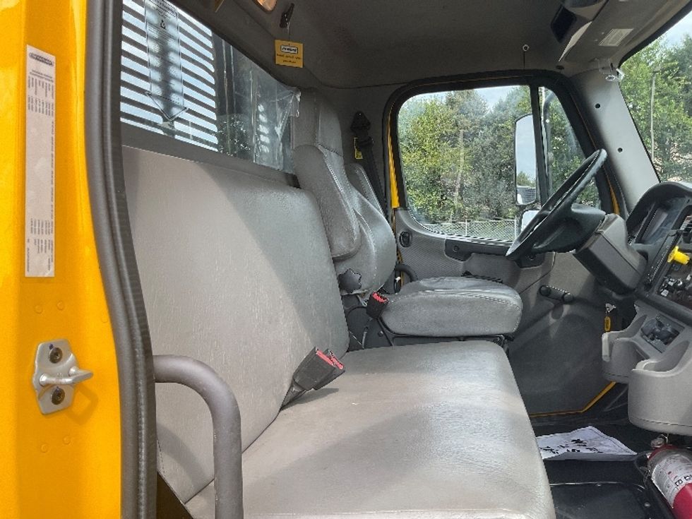 Flatbed Truck-Light and Medium Duty Trucks-Freightliner-2020-M2-Reading-PA-147,070\n\t\tmiles-$ 44,500 - Image 19