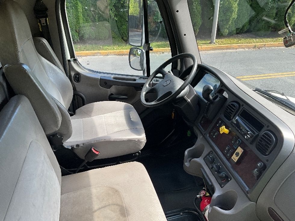 Flatbed Truck-Light and Medium Duty Trucks-Freightliner-2020-M2-Reading-PA-248,708\n\t\tmiles-$ 42,250 - Image 17