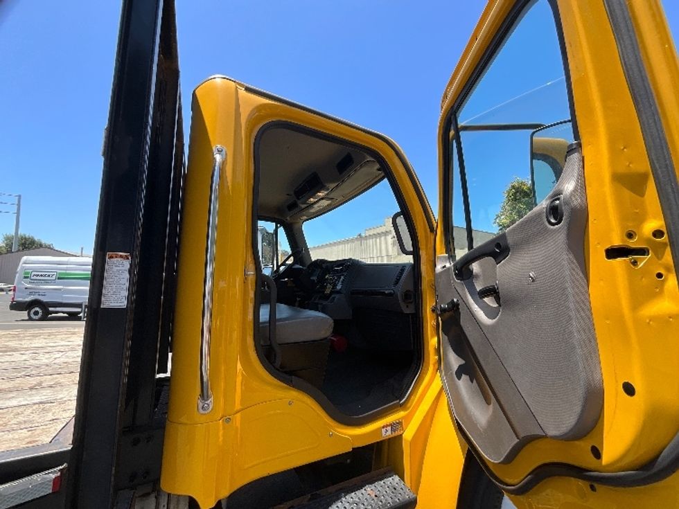 Flatbed Truck-Light and Medium Duty Trucks-Freightliner-2020-M2-San Leandro-CA-105,131\n\t\tmiles-$ 54,250 - Image 20