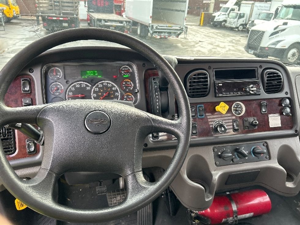 Flatbed Truck-Light and Medium Duty Trucks-Freightliner-2020-M2-South San Francisco-CA-117,421\n\t\tmiles-$ 54,250 - Image 17