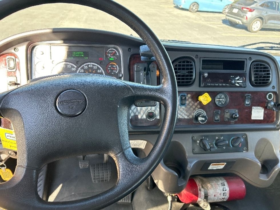 Flatbed Truck-Light and Medium Duty Trucks-Freightliner-2020-M2-Stockton-CA-177,193\n\t\tmiles-$ 47,500 - Image 17