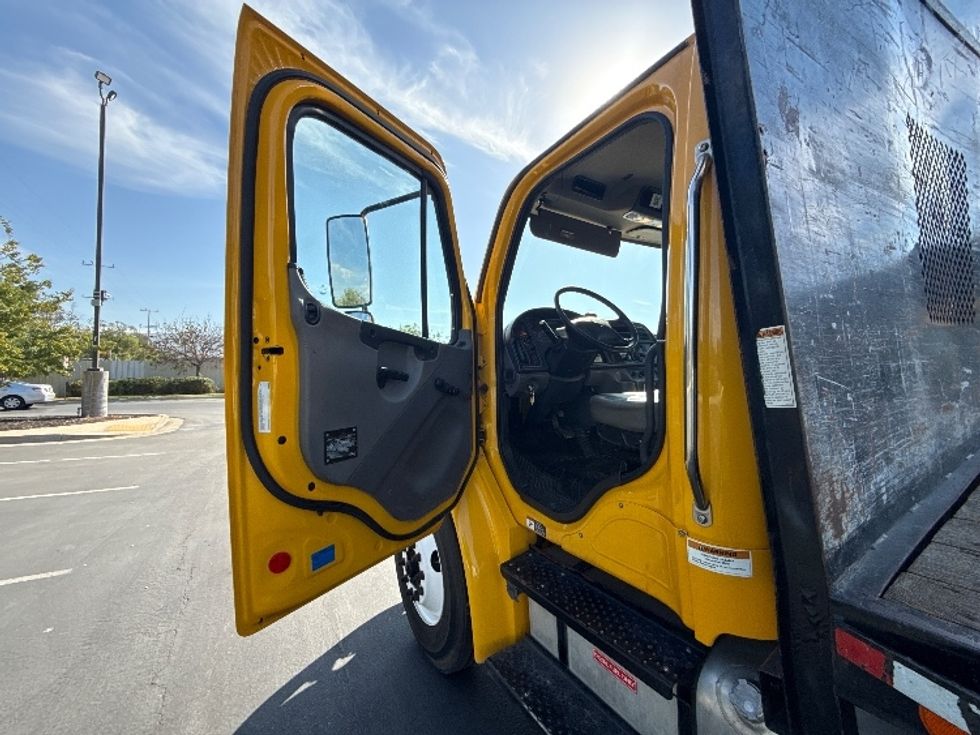 Flatbed Truck-Light and Medium Duty Trucks-Freightliner-2020-M2-Sun Valley-CA-140,318\n\t\tmiles-$ 56,750 - Image 16