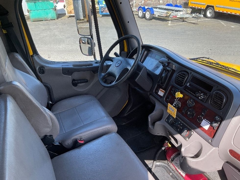 Flatbed Truck-Light and Medium Duty Trucks-Freightliner-2020-M2-Tacoma-WA-65,136\n\t\tmiles-$ 51,000 - Image 19