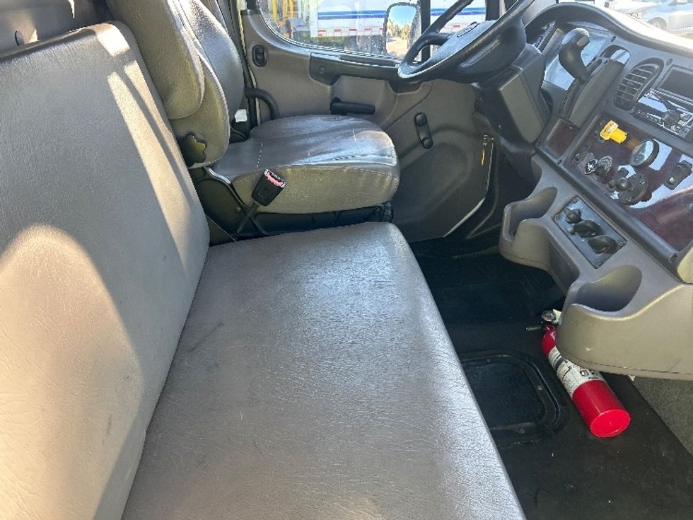 Flatbed Truck-Light and Medium Duty Trucks-Freightliner-2020-M2-Tampa-FL-72,880\n\t\tmiles-$ 56,000 - Image 22