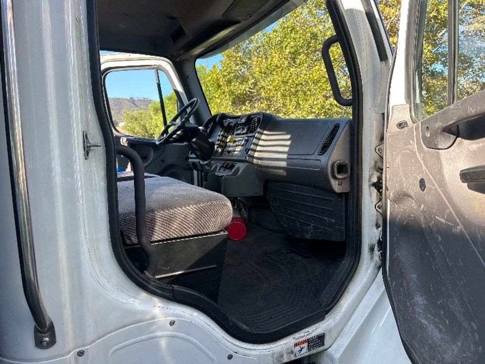 Flatbed Truck-Light and Medium Duty Trucks-Freightliner-2020-M2-Torrance-CA-108,269\n\t\tmiles-$ 61,000 - Image 16