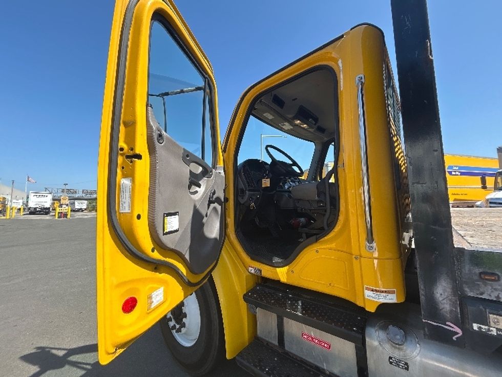 Flatbed Truck-Light and Medium Duty Trucks-Freightliner-2020-M2-Torrance-CA-112,679\n\t\tmiles-$ 58,250 - Image 16