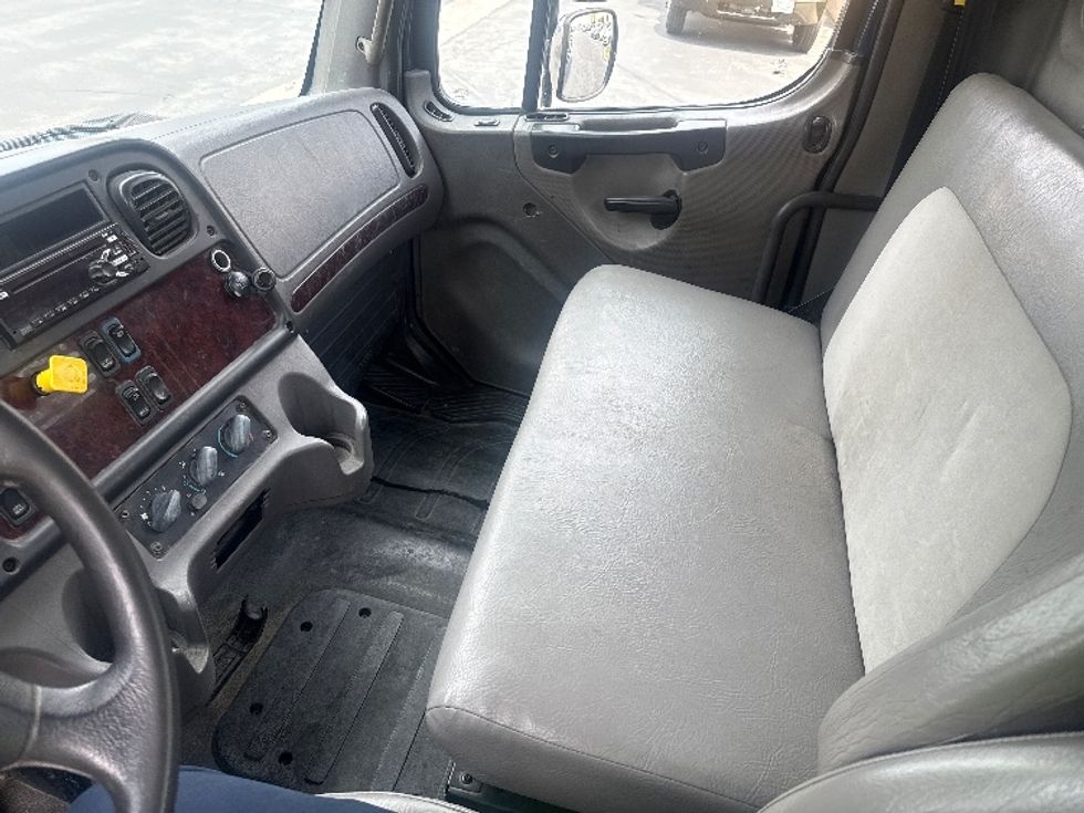 Flatbed Truck-Light and Medium Duty Trucks-Freightliner-2020-M2-Torrance-CA-154,911\n\t\tmiles-$ 51,250 - Image 19