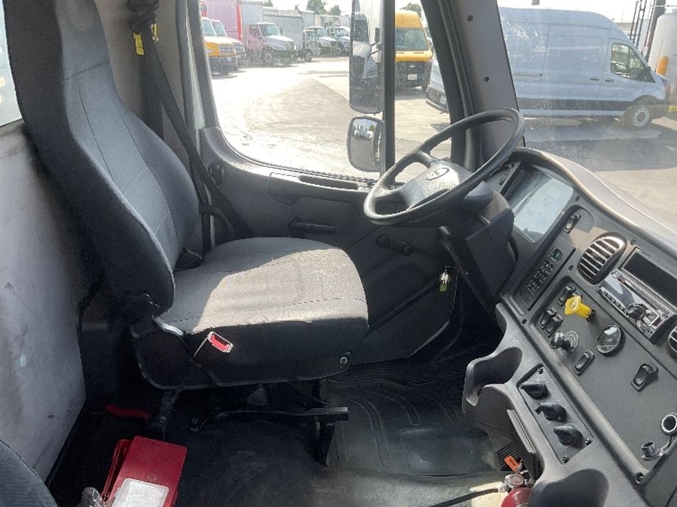 Flatbed Truck-Light and Medium Duty Trucks-Freightliner-2020-M2-Torrance-CA-289,200\n\t\tmiles-$ 55,500 - Image 22