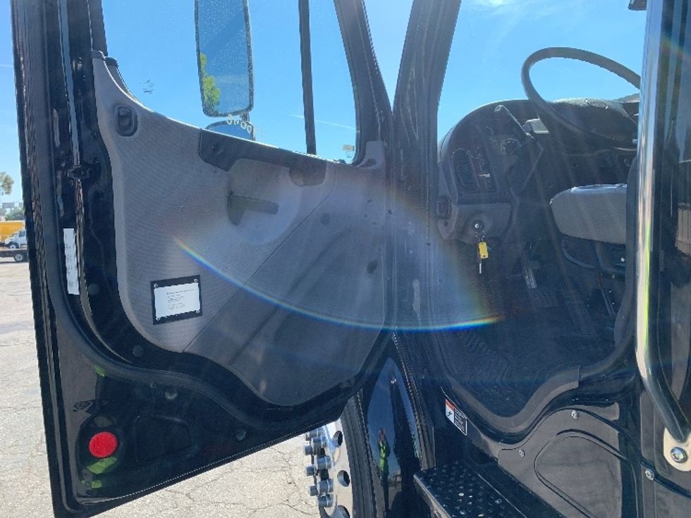 Flatbed Truck-Light and Medium Duty Trucks-Freightliner-2020-M2-Torrance-CA-72,018\n\t\tmiles-$ 59,500 - Image 15