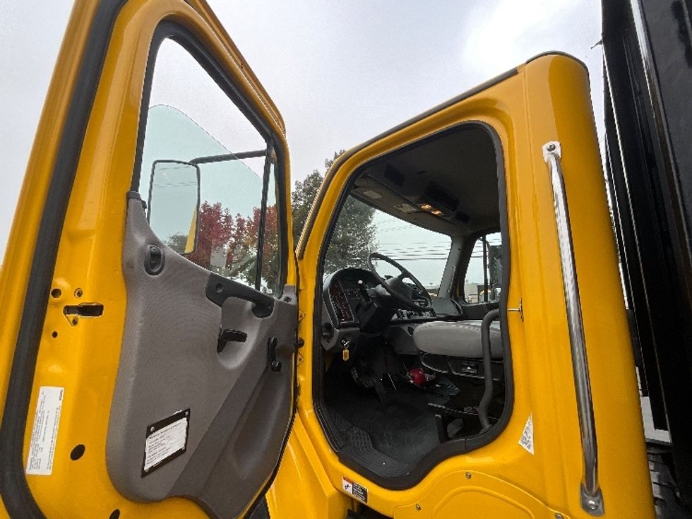 Flatbed Truck-Light and Medium Duty Trucks-Freightliner-2020-M2-West Sacramento-CA-101,197\n\t\tmiles-$ 55,750 - Image 16