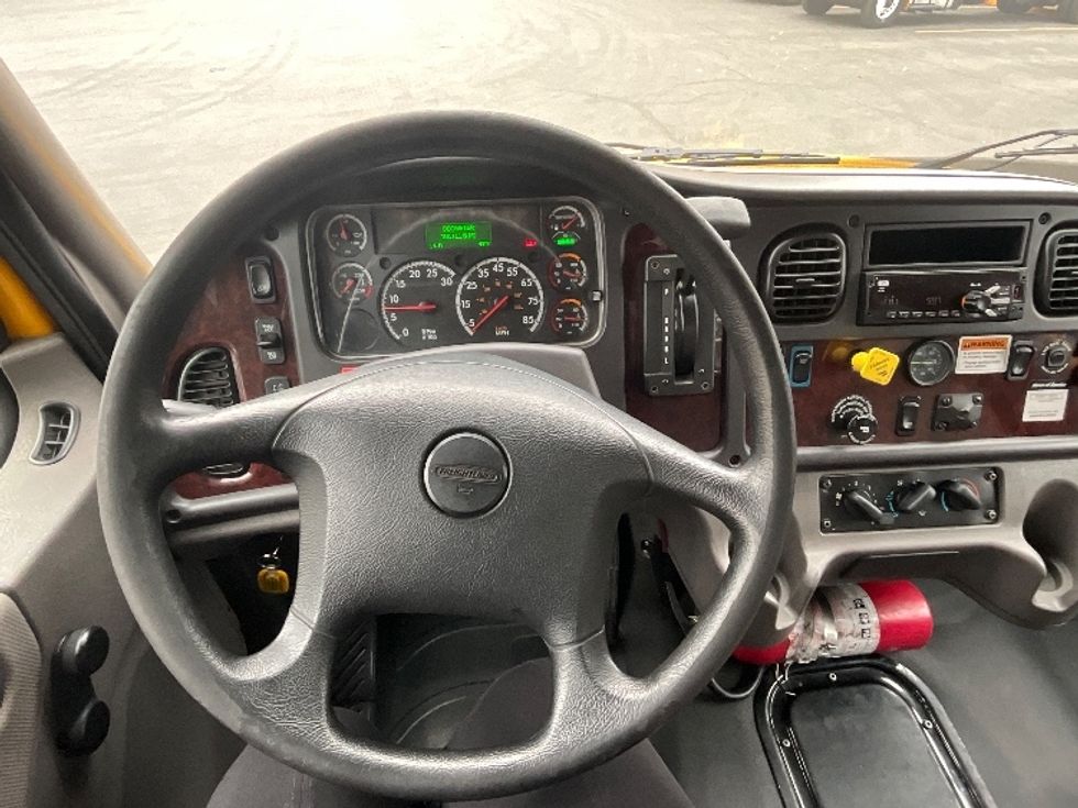 Flatbed Truck-Light and Medium Duty Trucks-Freightliner-2020-M2-West Sacramento-CA-101,197\n\t\tmiles-$ 55,750 - Image 18