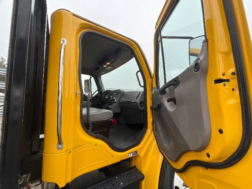 Flatbed Truck-Light and Medium Duty Trucks-Freightliner-2020-M2-West Sacramento-CA-101,197\n\t\tmiles-$ 55,750 - Image 20