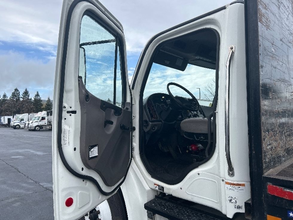 Flatbed Truck-Light and Medium Duty Trucks-Freightliner-2020-M2-West Sacramento-CA-102,775\n\t\tmiles-$ 60,000 - Image 13