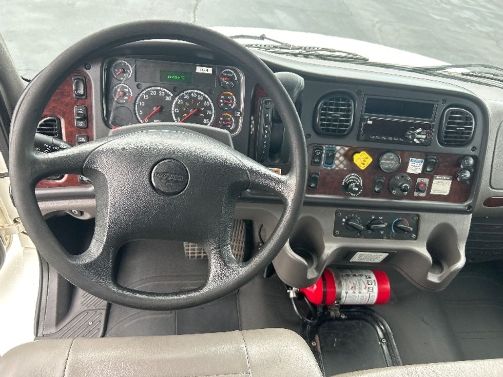 Flatbed Truck-Light and Medium Duty Trucks-Freightliner-2020-M2-West Sacramento-CA-102,775\n\t\tmiles-$ 60,000 - Image 15