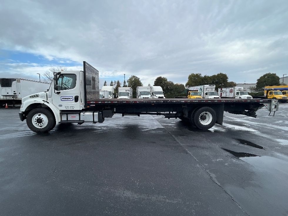 Flatbed Truck-Light and Medium Duty Trucks-Freightliner-2020-M2-West Sacramento-CA-102,775\n\t\tmiles-$ 60,000 - Image 4