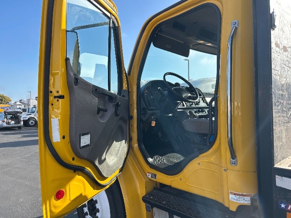 Flatbed Truck-Light and Medium Duty Trucks-Freightliner-2020-M2-West Sacramento-CA-103,567\n\t\tmiles-$ 55,500 - Image 16