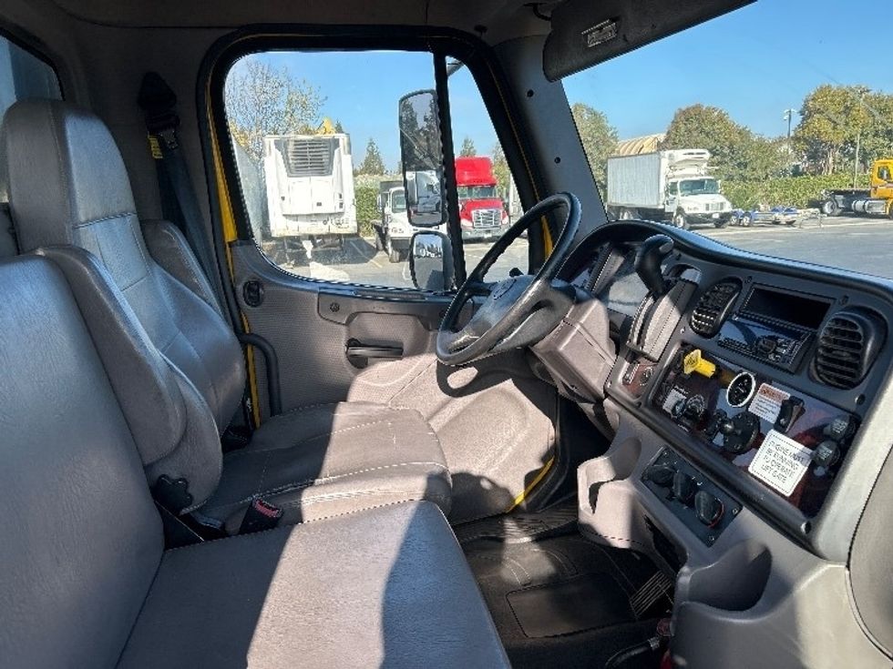 Flatbed Truck-Light and Medium Duty Trucks-Freightliner-2020-M2-West Sacramento-CA-103,567\n\t\tmiles-$ 55,500 - Image 22