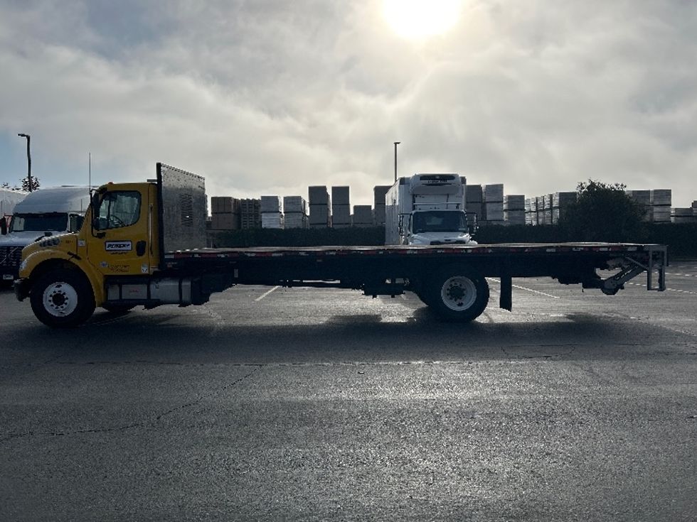 Flatbed Truck-Light and Medium Duty Trucks-Freightliner-2020-M2-West Sacramento-CA-103,567\n\t\tmiles-$ 55,500 - Image 4