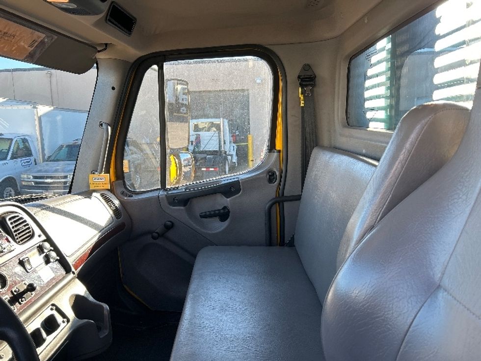 Flatbed Truck-Light and Medium Duty Trucks-Freightliner-2020-M2-West Sacramento-CA-104,230\n\t\tmiles-$ 54,000 - Image 18