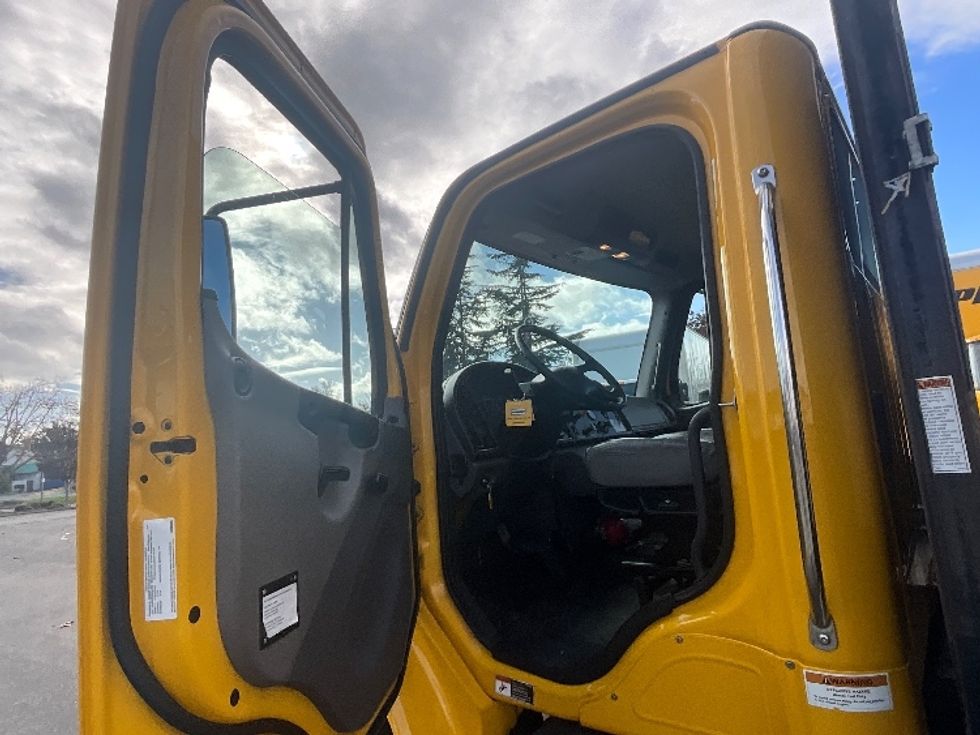 Flatbed Truck-Light and Medium Duty Trucks-Freightliner-2020-M2-West Sacramento-CA-118,428\n\t\tmiles-$ 59,250 - Image 14