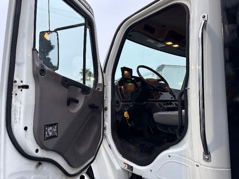 Flatbed Truck-Light and Medium Duty Trucks-Freightliner-2020-M2-West Sacramento-CA-126,152\n\t\tmiles-$ 57,500 - Image 11